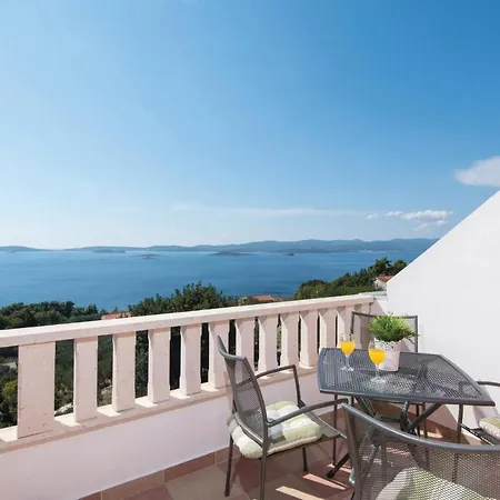 One-bedroom With Sea View In 公寓 *