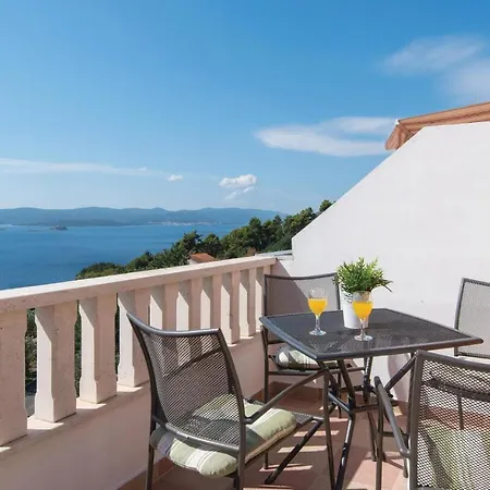 公寓 One-bedroom With Sea View In *