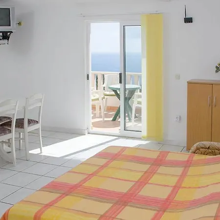 One-bedroom With Sea View In 公寓